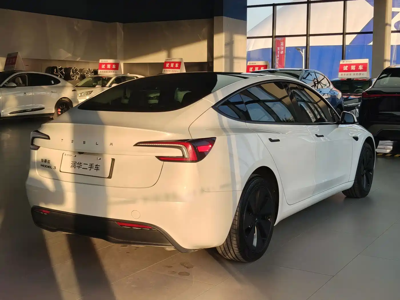 Tesla Model 3 2026 2025 Model Year Facelift Rear-Wheel Drive