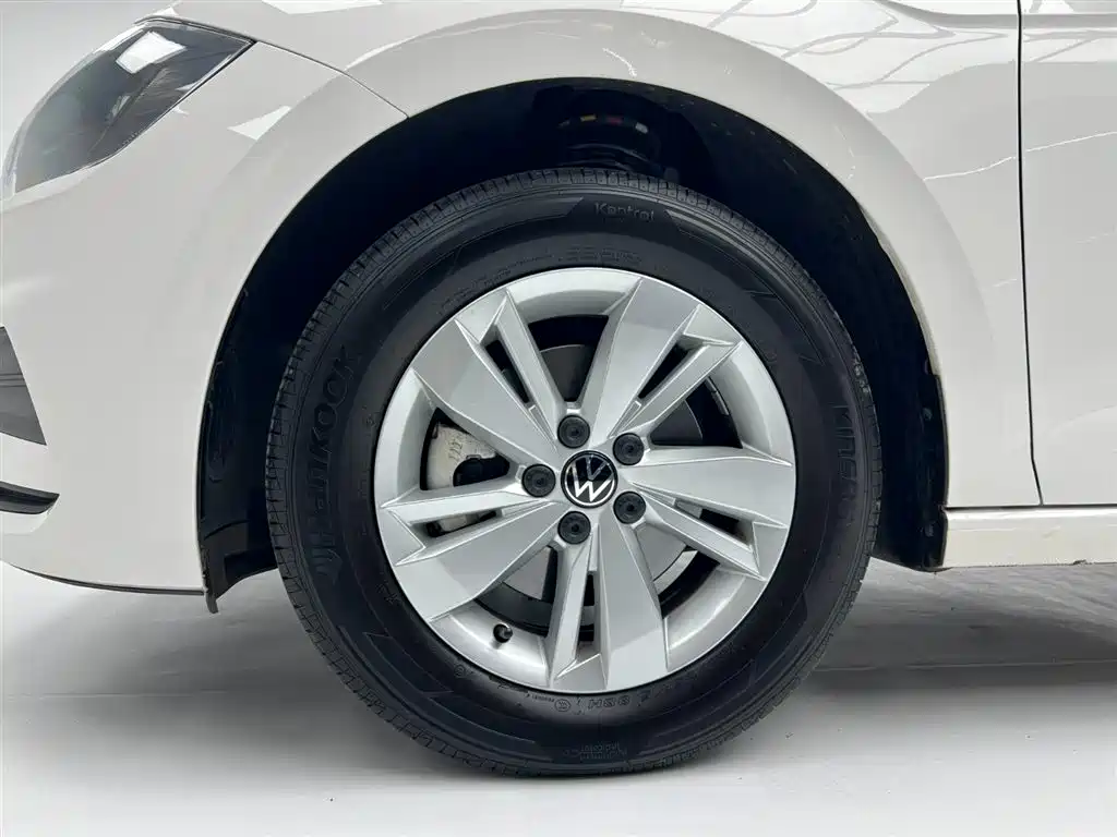 Volkswagen Polo 2021 Plus 1.5L Automatic Panorama Enjoyment Edition фото 17