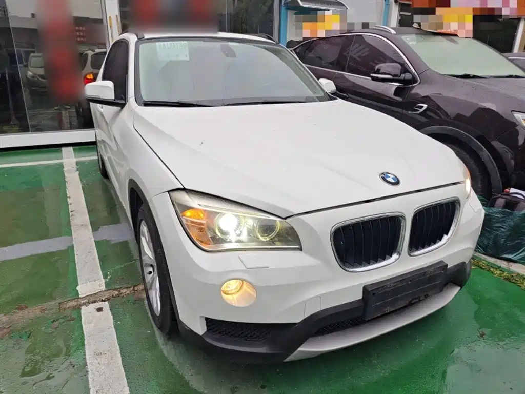 BMW X1 2013 sDrive18i Leading фото 22