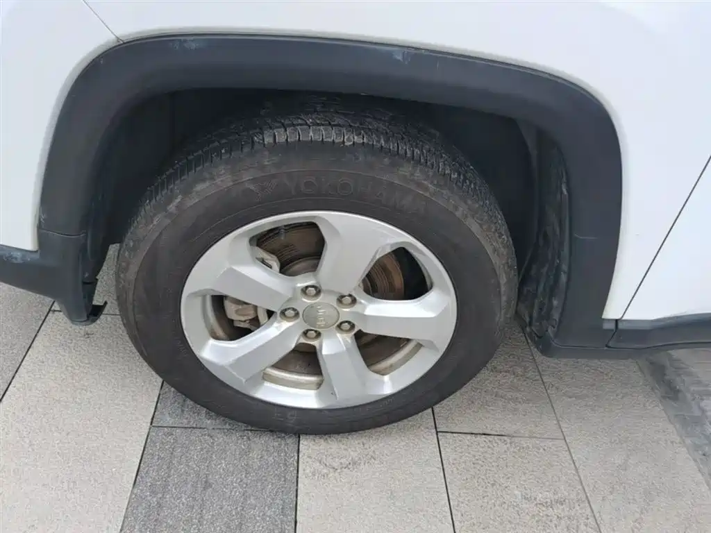 Фото 23 - Jeep Compass