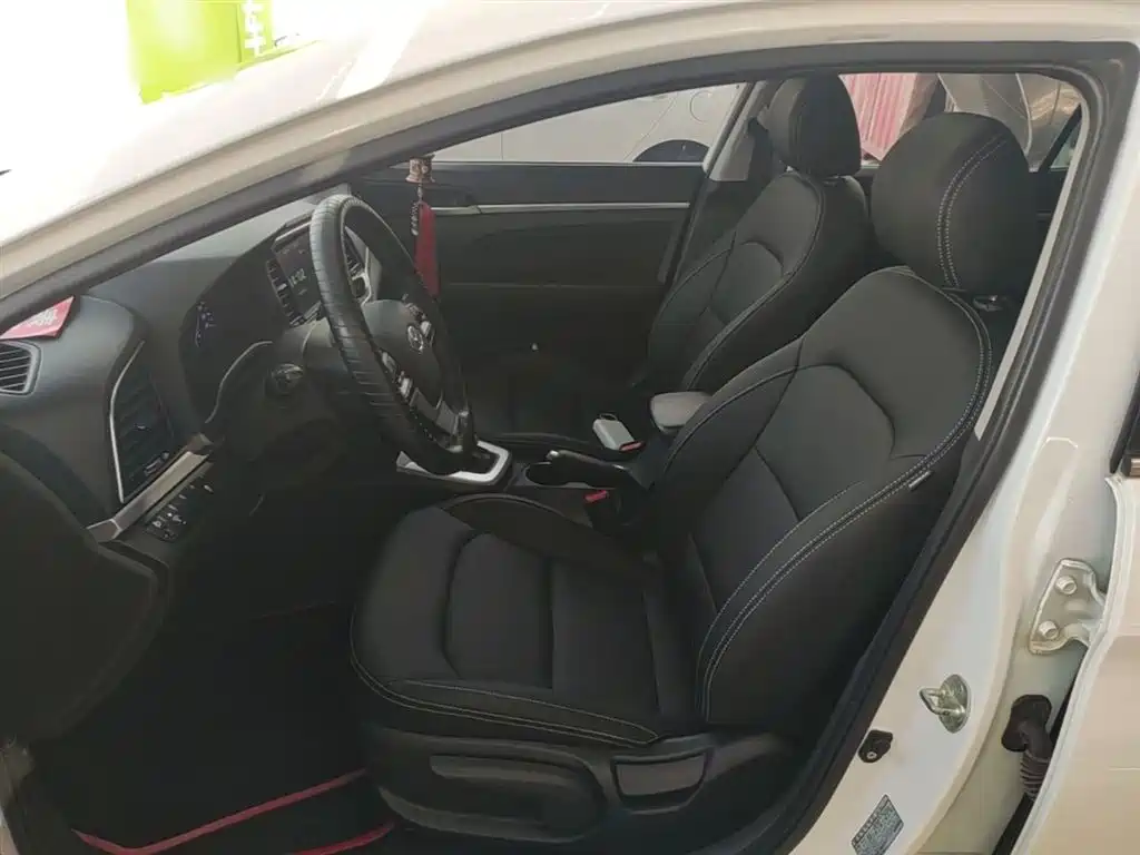 Hyundai Elantra 2016 Model 1.6L Automatic Smart Elite фото 15