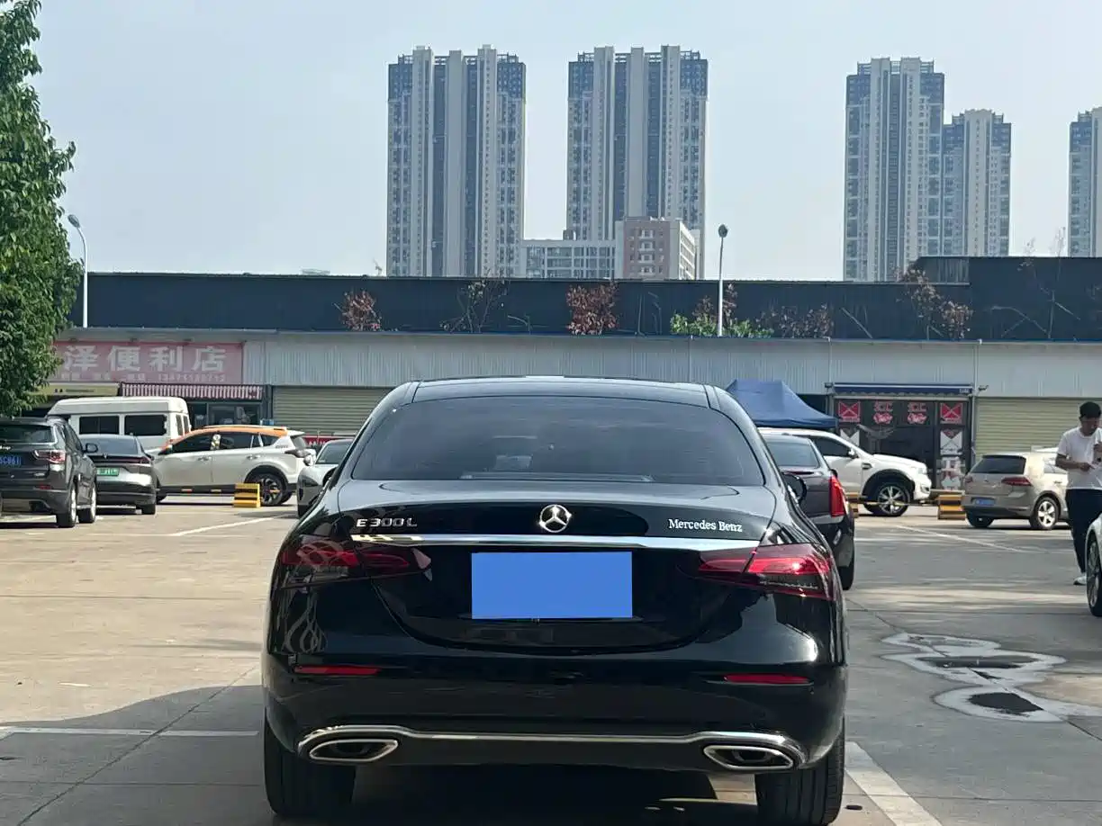 MERCEDES-BENZ E-CLASS