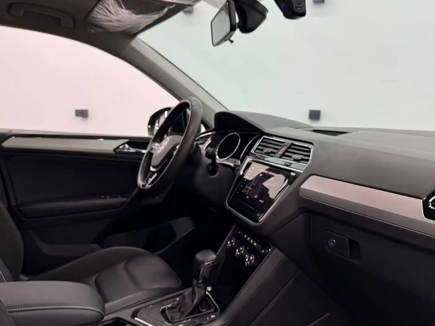 Volkswagen Tiguan L 2019 Facelift 330TSI Auto 2WD Panorama Comfort China VI фото 11