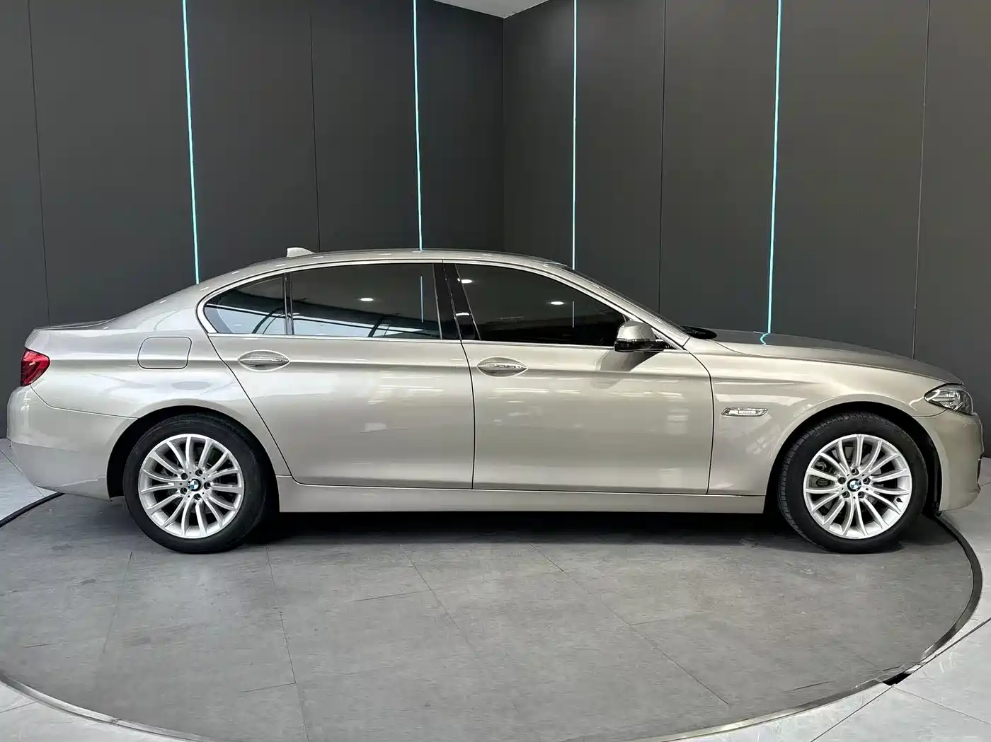 BMW 5 Series 2017 525Li Luxury Design Package фото 4