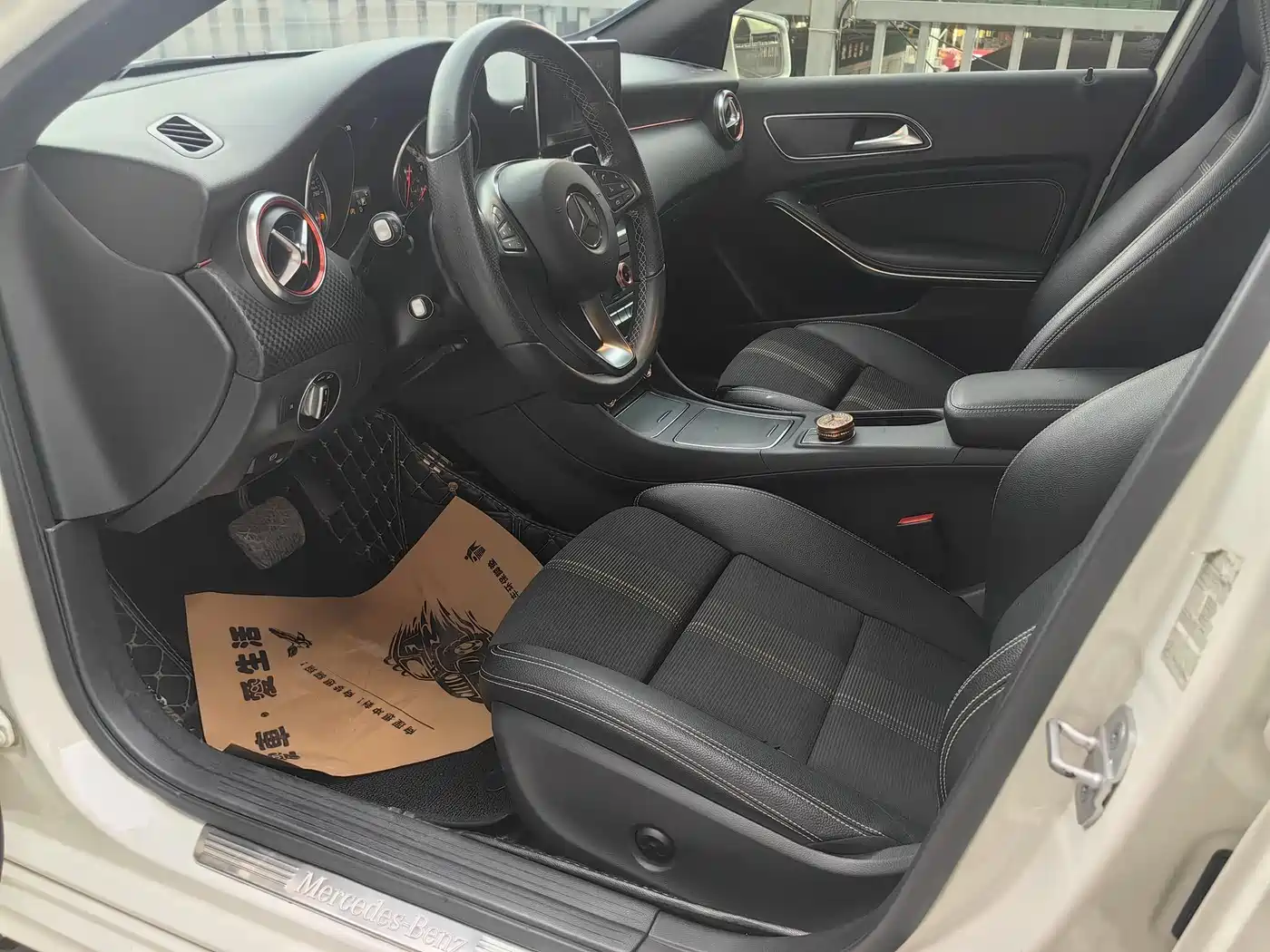 Mercedes-Benz A-Class (Import) 2017 A 200 Fashion Edition фото 6