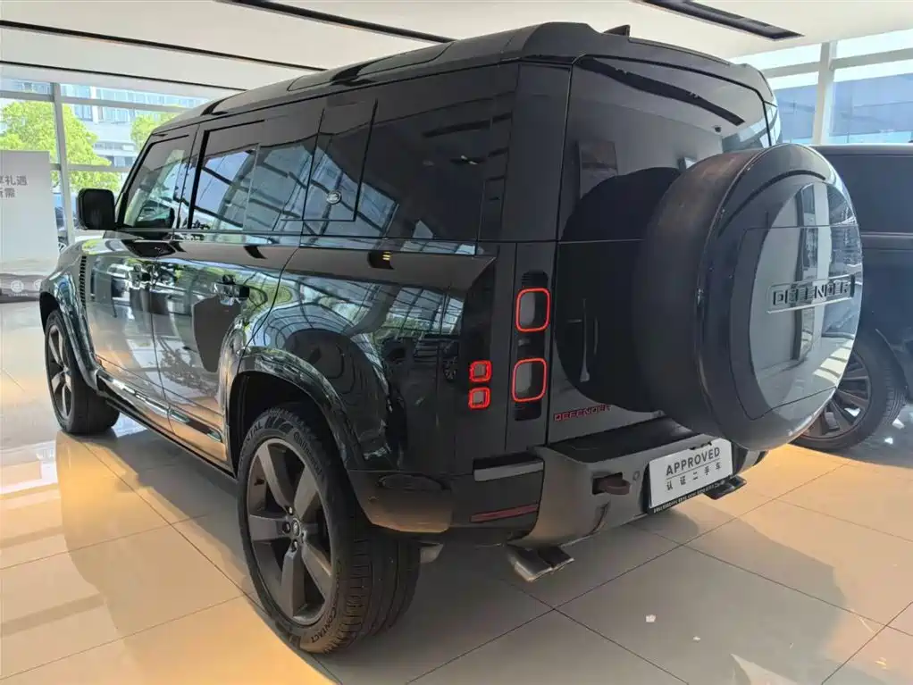 Land Rover Defender 2023 Facelift 110 5.0T V8 фото 4