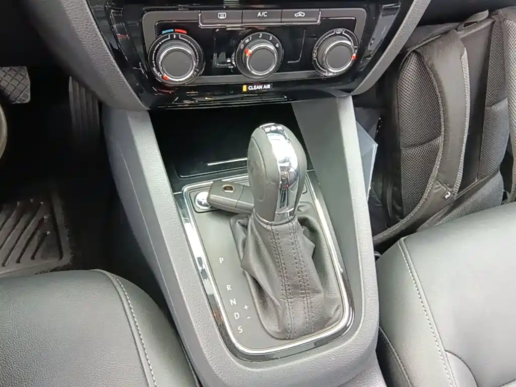 Volkswagen Sagitar 2017 230TSI Automatic Comfort фото 14