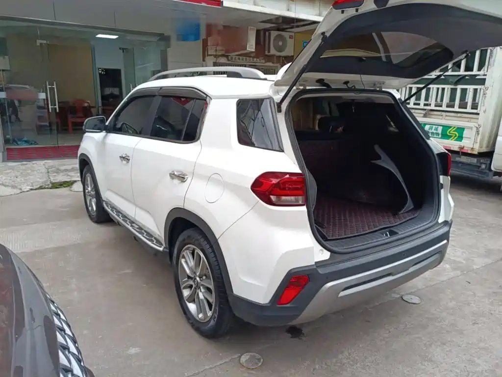Hyundai Beijing Hyundai ix35 2018 2.0L Automatic 2WD Zhiyong·Enjoyment Edition фото 5