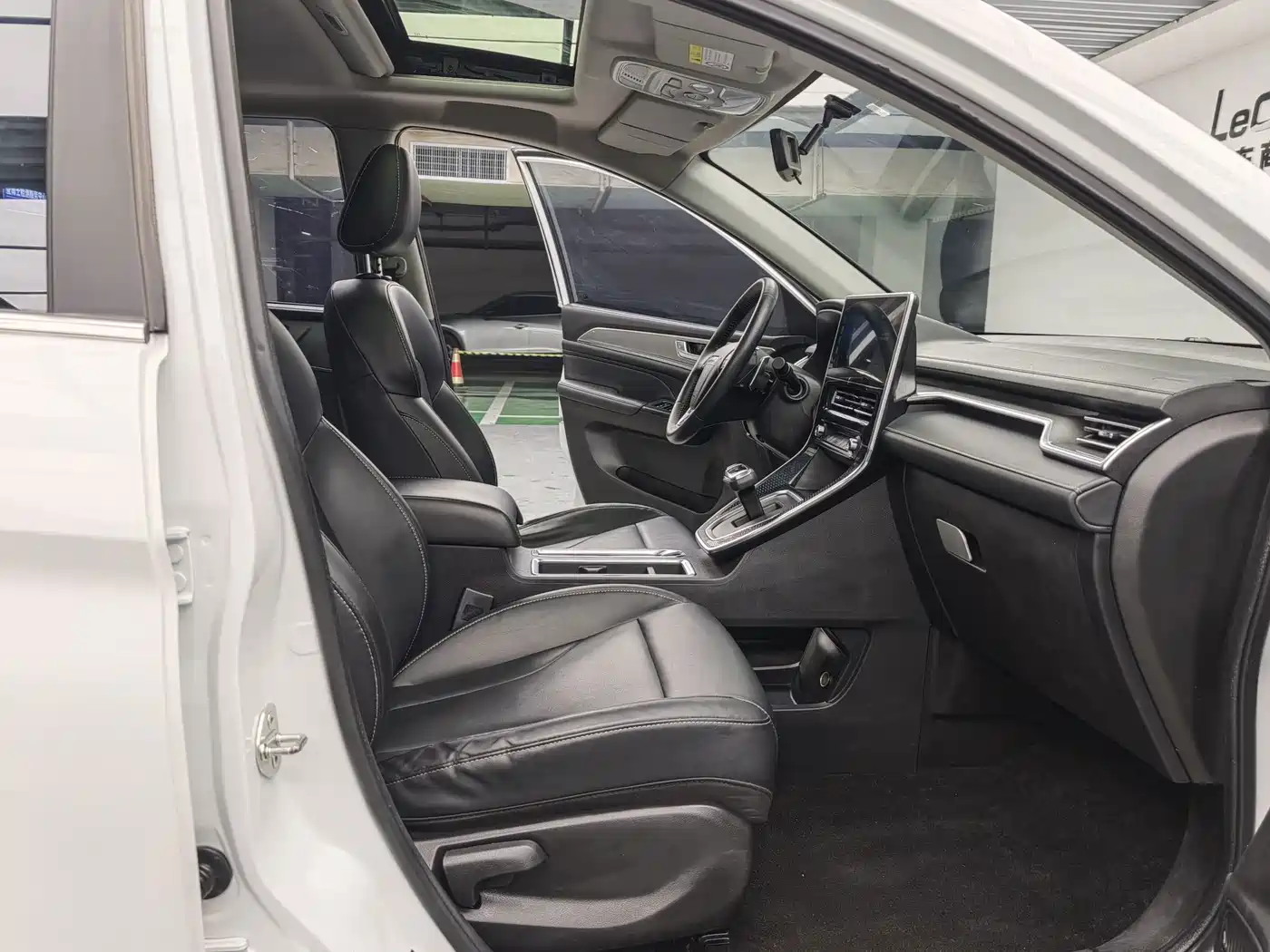 Photo 11 - Haval M6