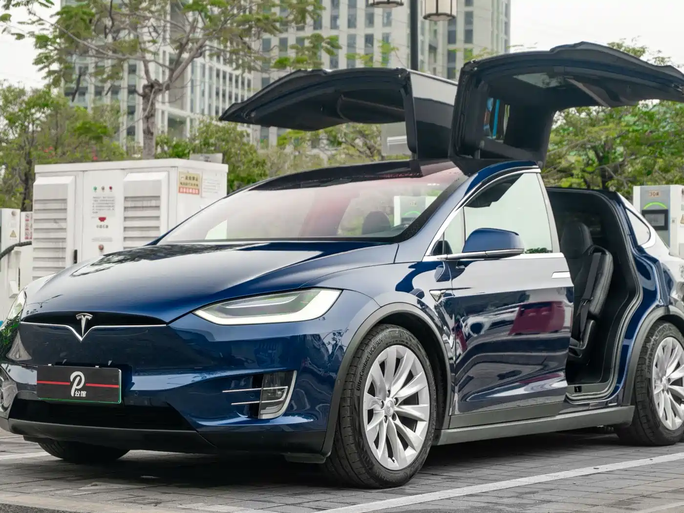 TESLA MODEL X