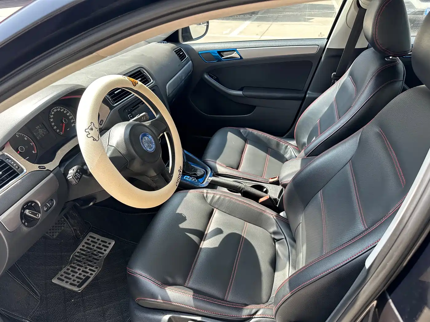 Volkswagen Sagitar 2014 1.6L Automatic Fashion фото 6