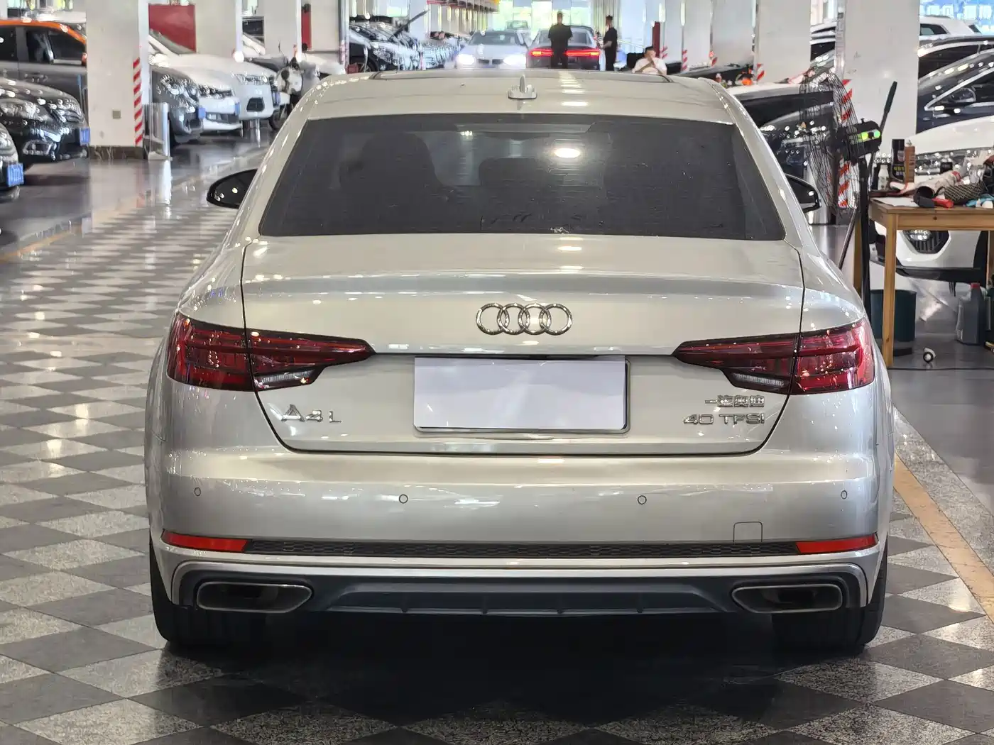 Photo 4 - Audi A4L