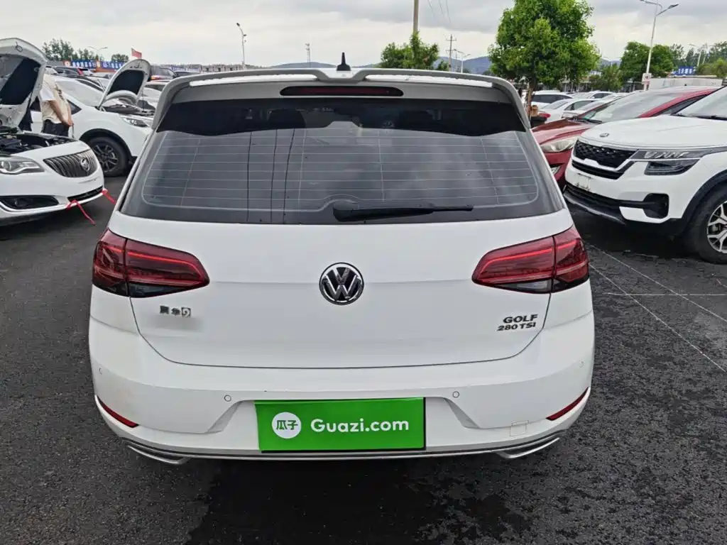 Photo 6 - Volkswagen Golf