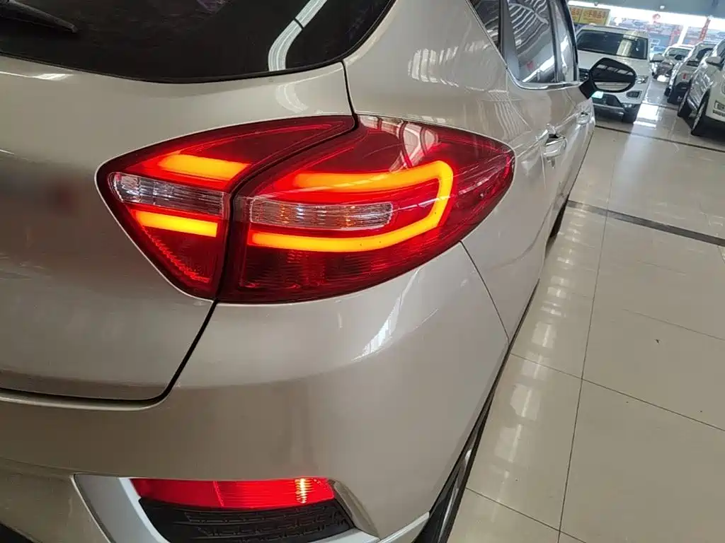 Photo 8 - Geely Emgrand GS