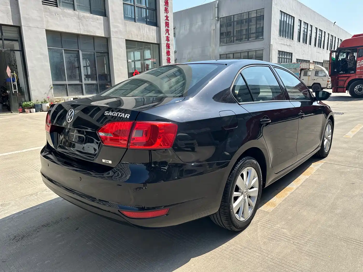 Volkswagen Sagitar 2014 1.6L Automatic Fashion фото 5
