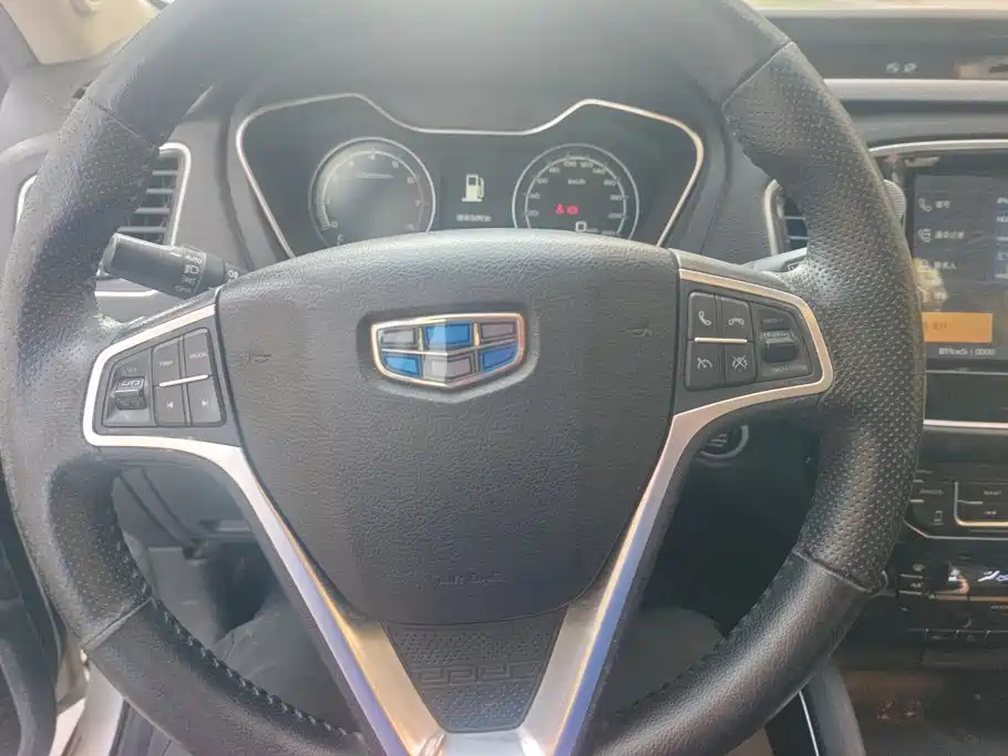 Фото 15 - Geely Emgrand X6