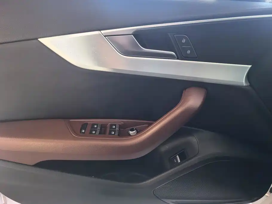 Фото 7 - Audi A4L