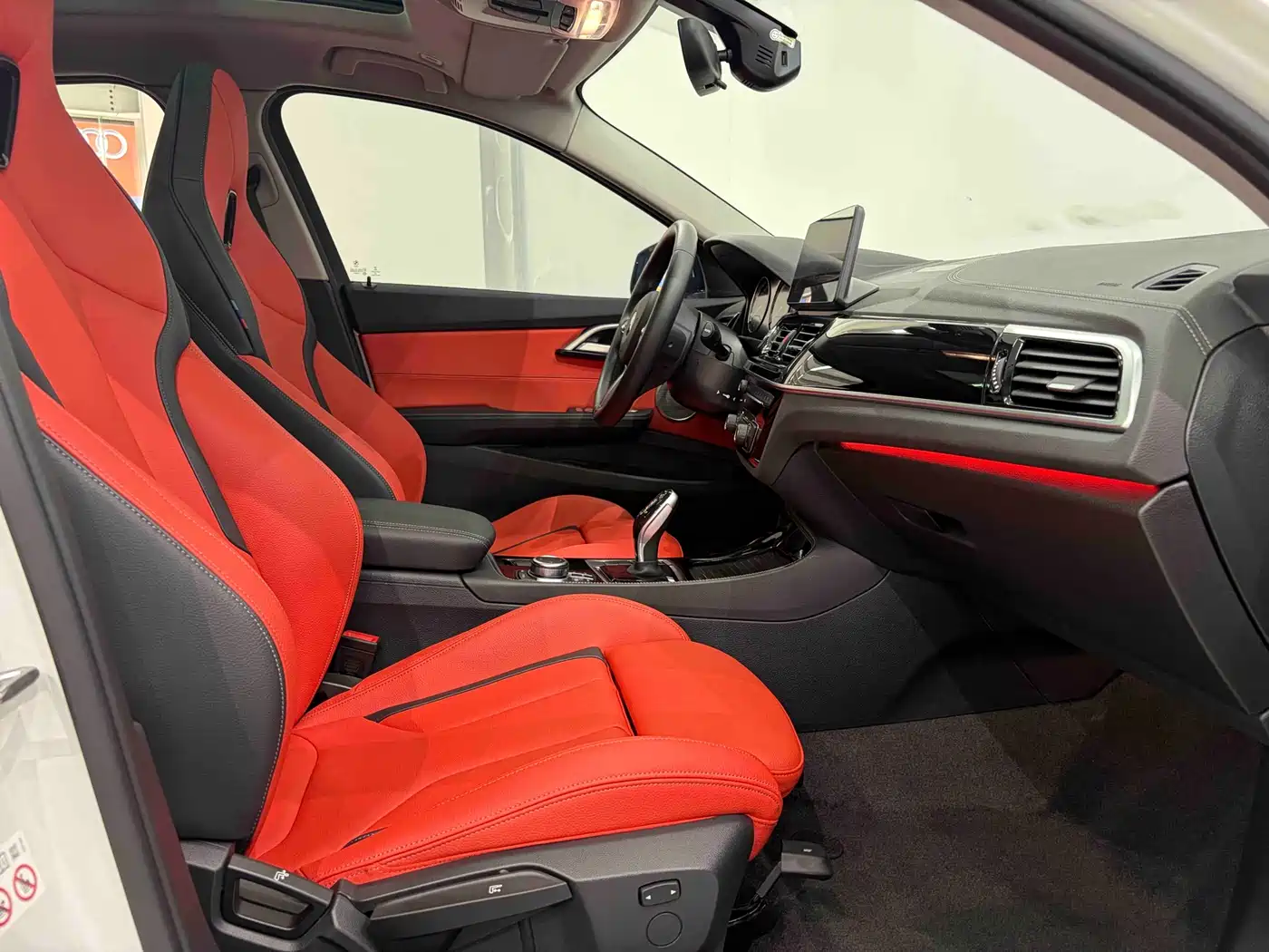 BMW 1 Series 2023 125i M Sport Shadow Edition фото 14