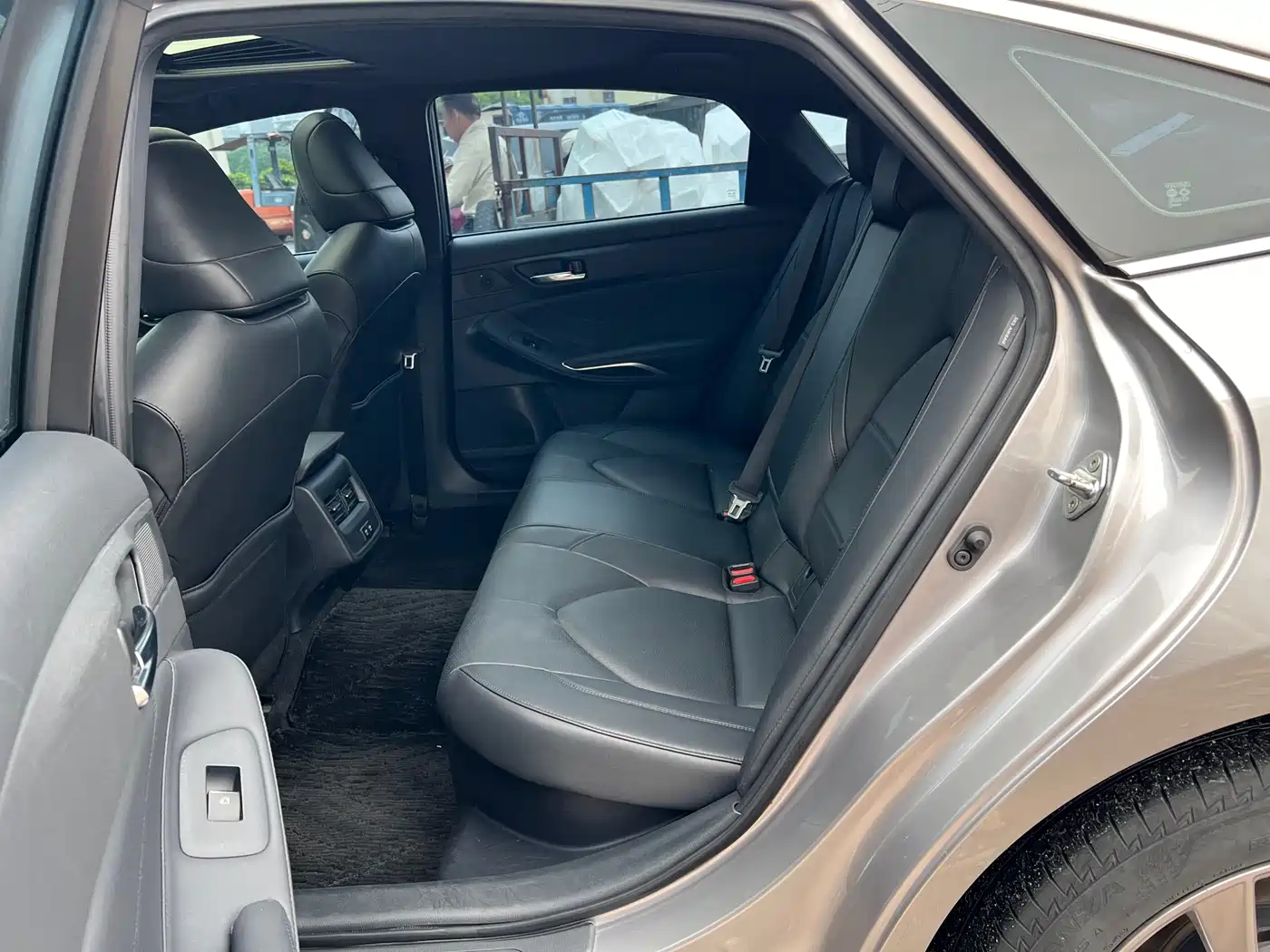 Toyota Avalon 2019 Hybrid 2.5L Luxury Edition China V фото 12