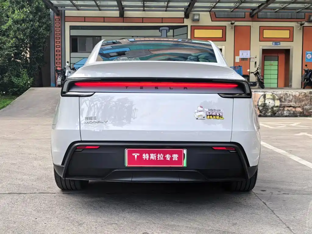 Photo 18 - Tesla Model Y