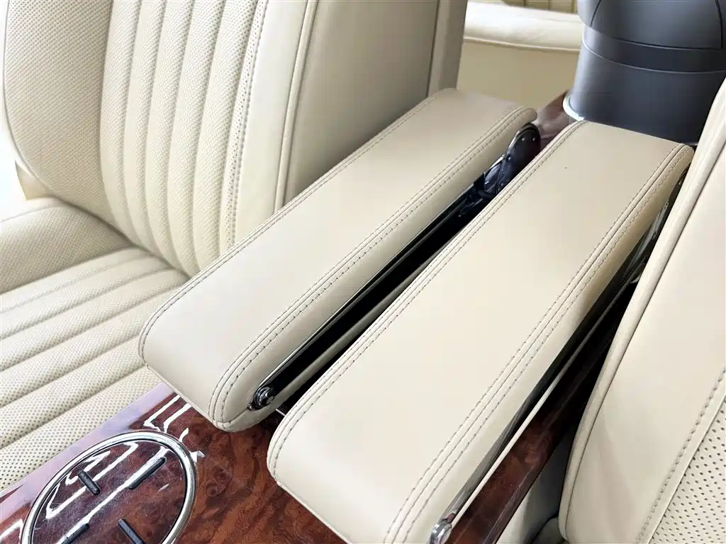 Volkswagen Phaeton 2009 Model 4.2L V8 4-seat Extended Executive Edition фото 21