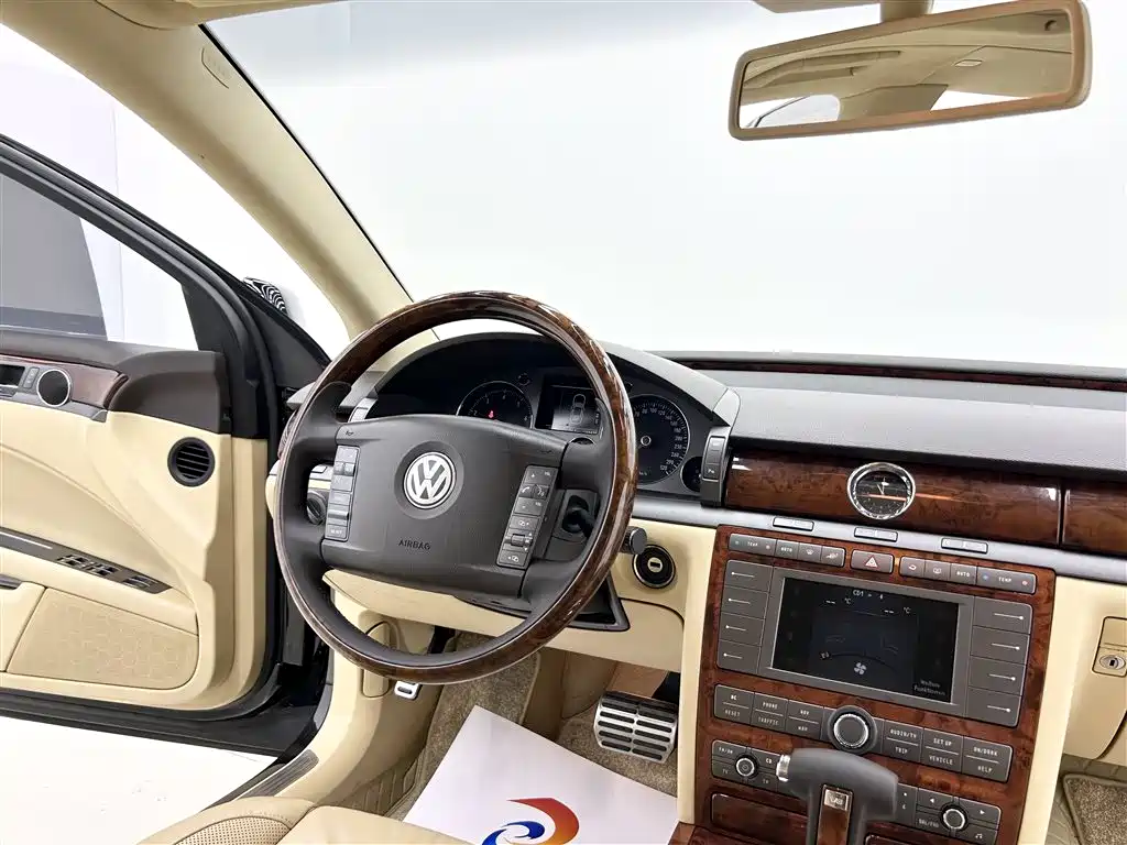 Volkswagen Phaeton 2009 Model 4.2L V8 4-seat Extended Executive Edition фото 17