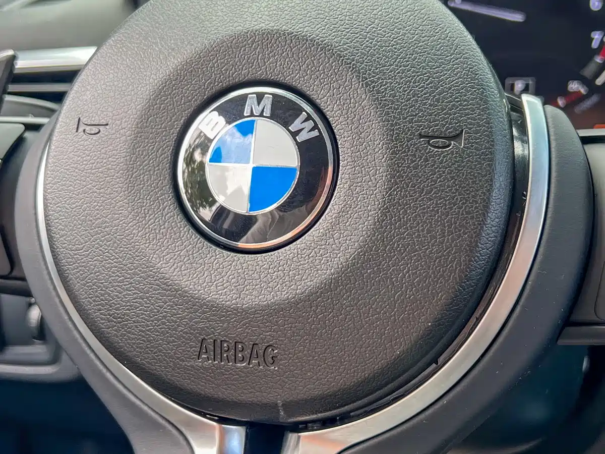 BMW 1 Series 2018 118i Sport Edition фото 8