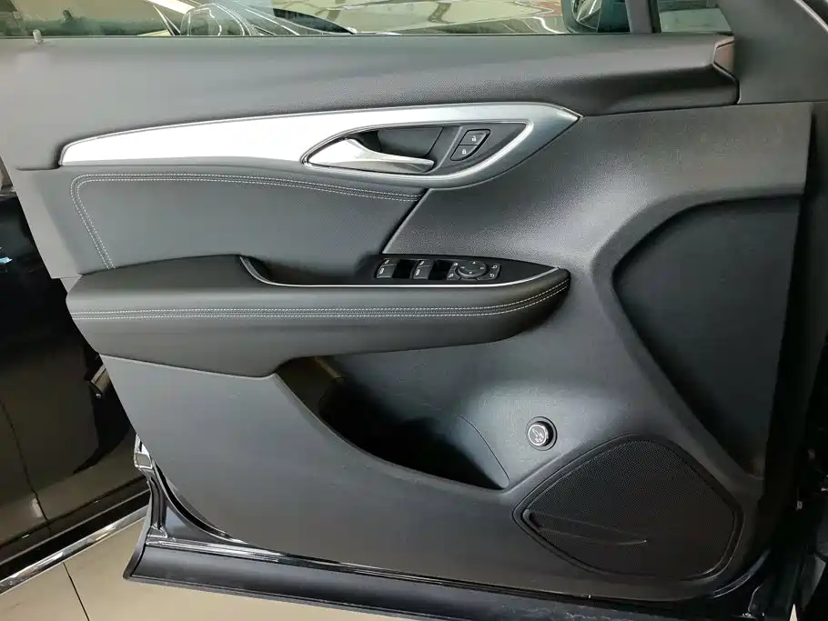 Photo 7 - Buick Envision S