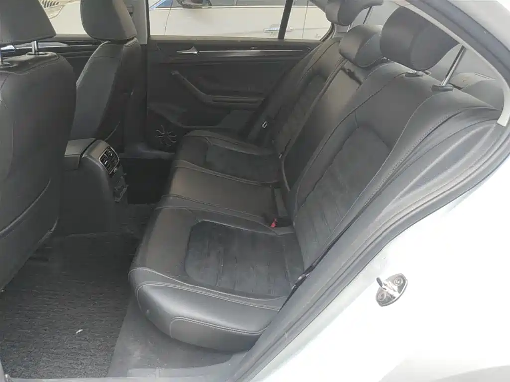 Volkswagen Sagitar 2015 230TSI Automatic Luxury фото 17