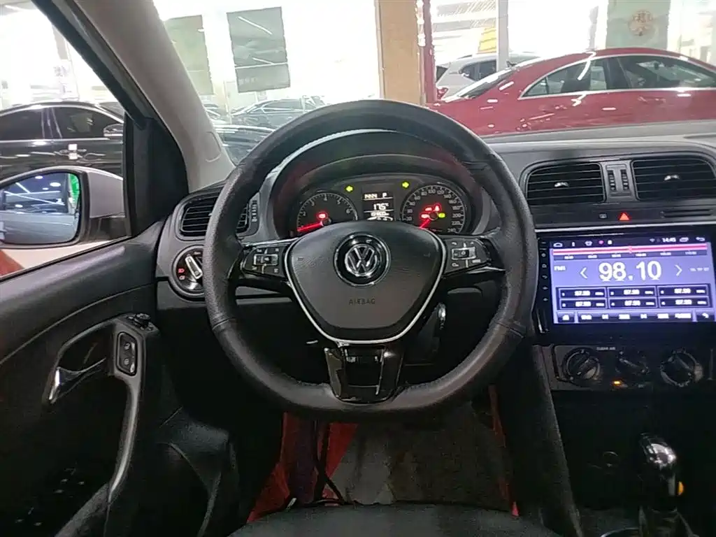 Volkswagen Polo 2016 1.4L Cross Polo Automatic фото 11