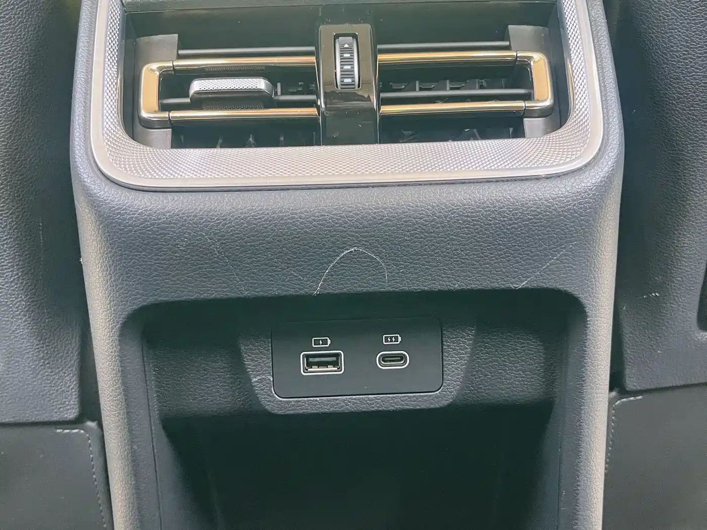 Hongqi H5 2024 1.5T DCT Smart Connect Flag Rhythm Edition фото 23