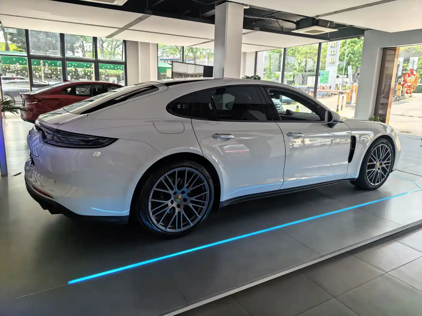 Porsche Panamera 2022 Panamera 2.9T Platinum Edition фото 5