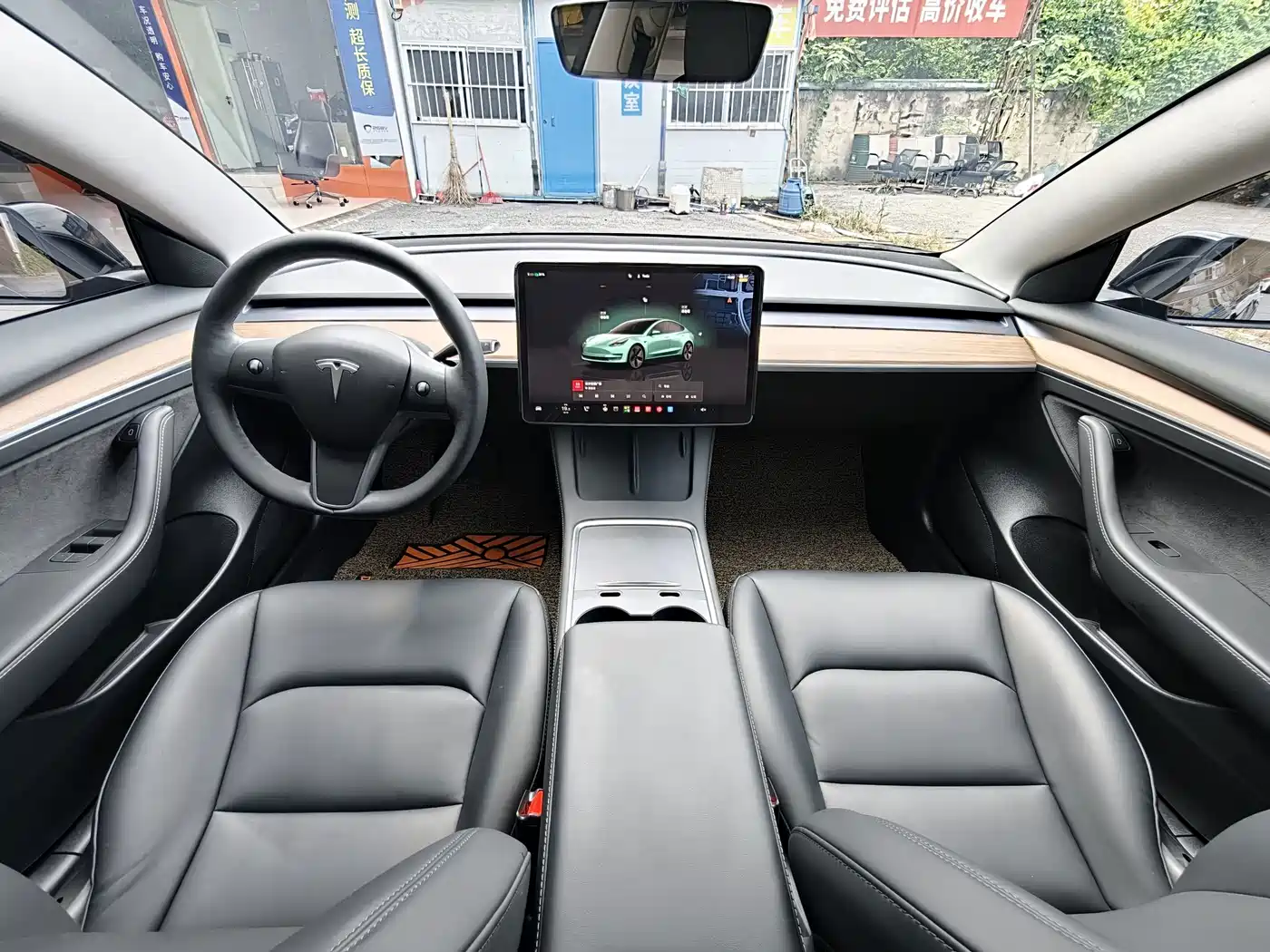 Фото 10 - Tesla Model 3