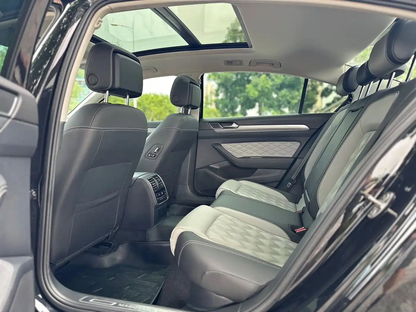 Volkswagen Magotan 2023 2 Million Units Anniversary Edition 330TSI DSG Leading Type фото 11
