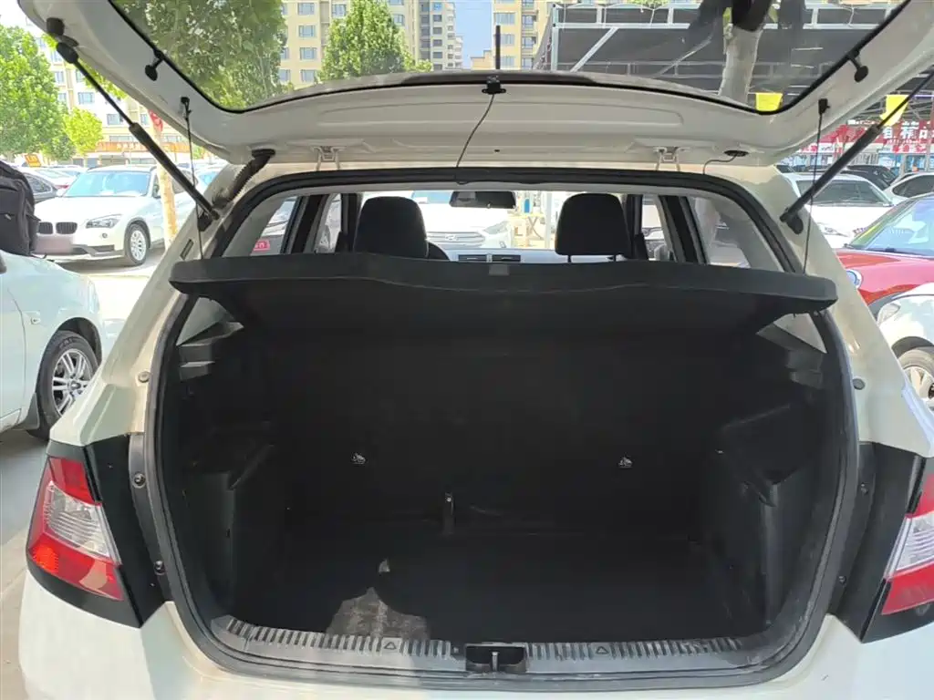 Škoda Fabia 2017 1.4L Auto Car Enjoy Edition фото 19