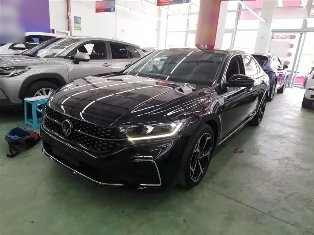 Volkswagen Passat 2025 Outstanding 380TSI Starlight Dragon Soaring Edition фото 2