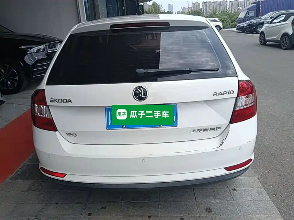 Škoda Skoda Rapid Spaceback 2018 1.6L Automatic Comfort фото 6