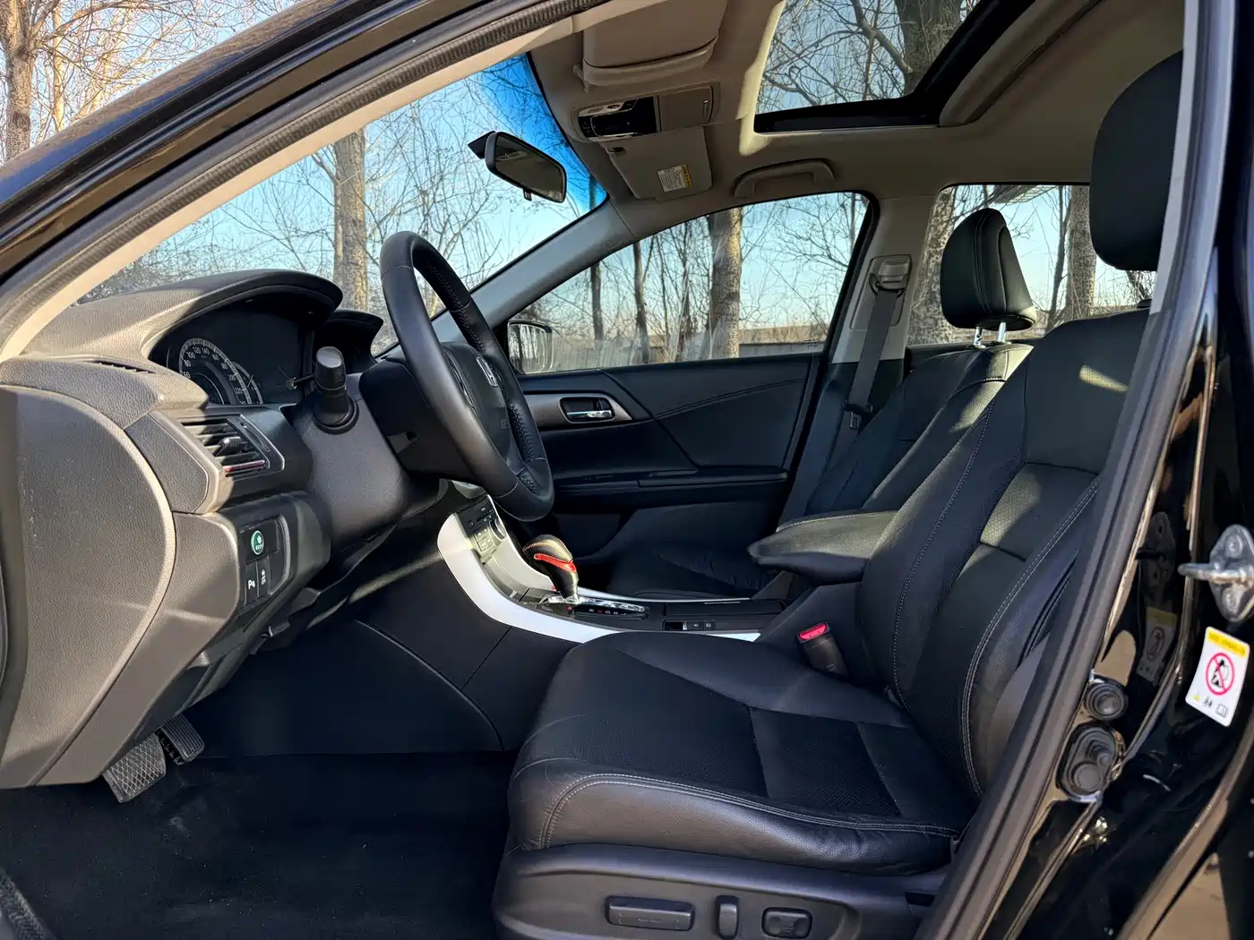 Toyota Camry 2018 Hybrid 2.5HG Luxury Edition фото 10