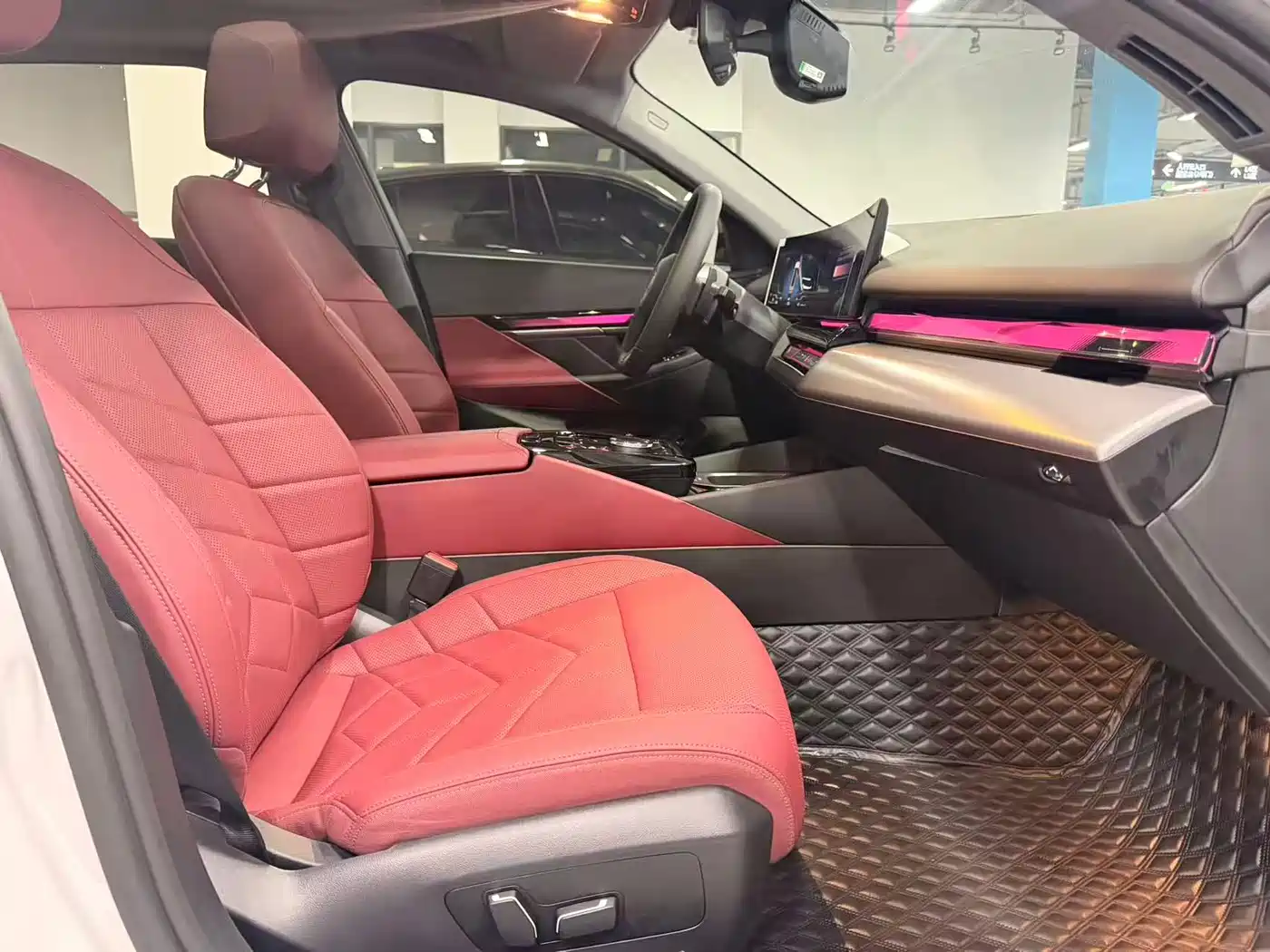 BMW 5 Series 2025 525Li M Sport Package фото 11