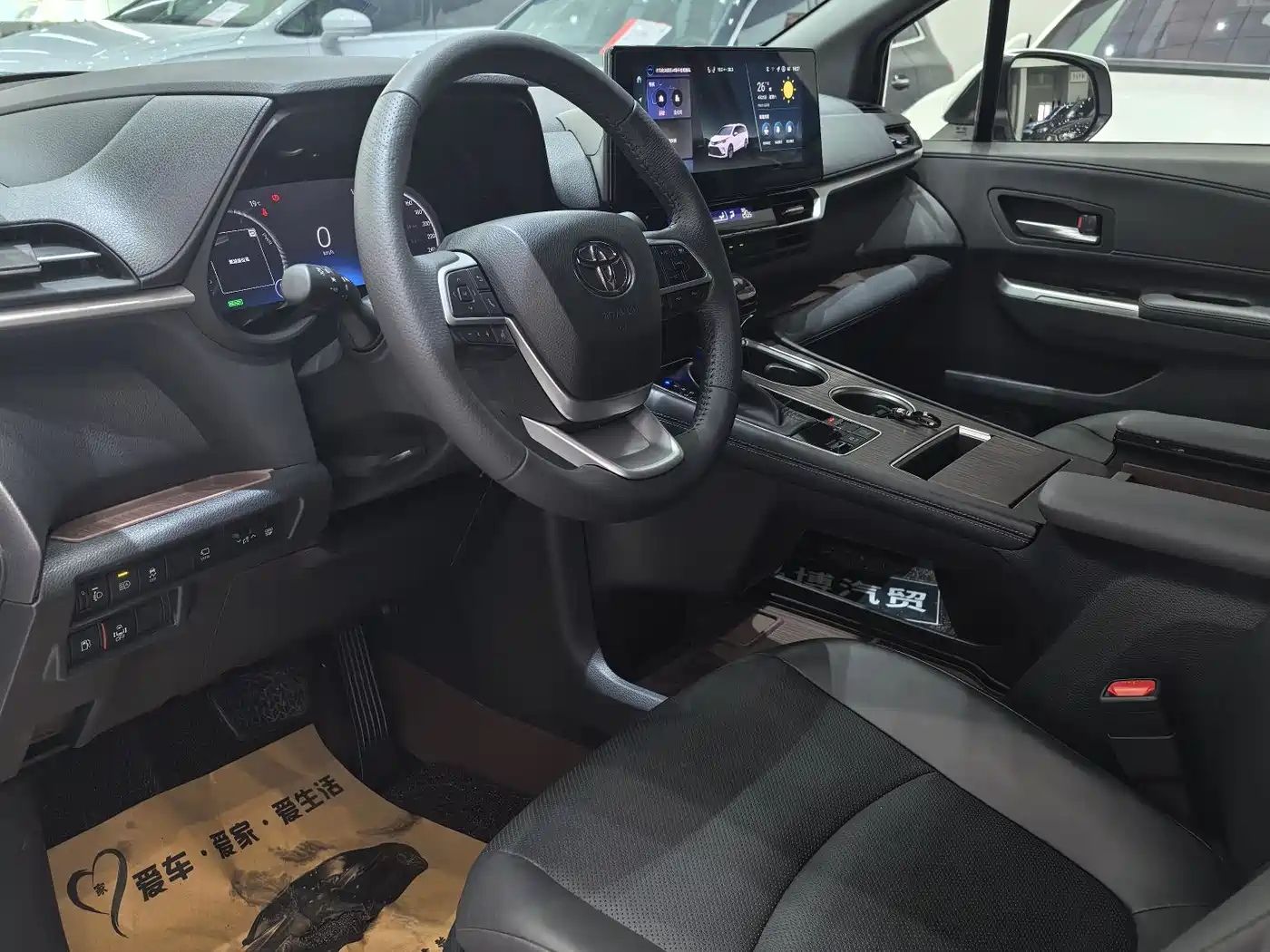 Toyota Granvia 2024 2.5L Hybrid Premium PLUS фото 4