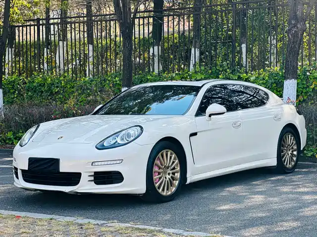 PORSCHE PANAMERA