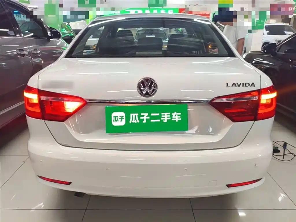 Volkswagen Lavida 2017 1.6L Automatic Comfort Edition фото 6