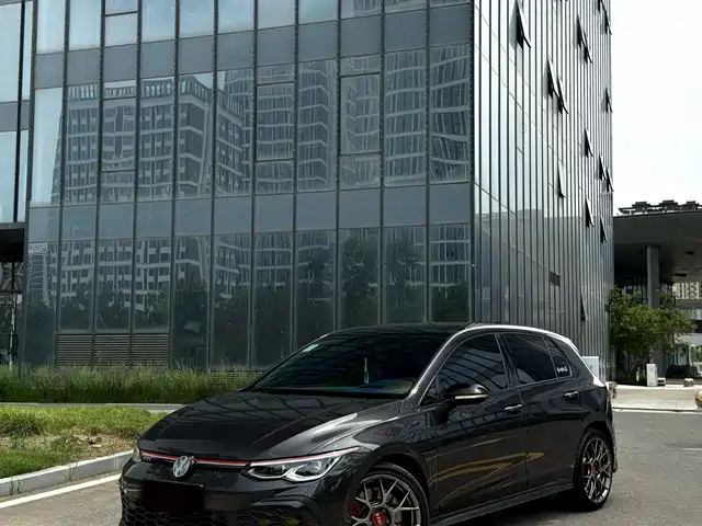 Volkswagen Golf GTI 380TSI DSG GTI