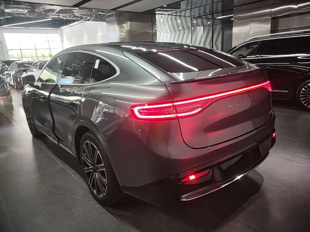 Фото 5 - Zhijie Luxeed R7