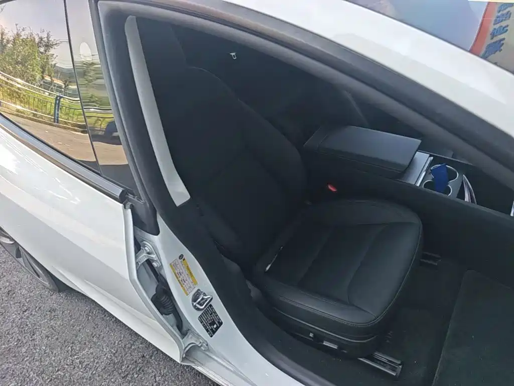 Tesla Model 3 2026 2025 Model Year Facelift Long Range All-Wheel Drive