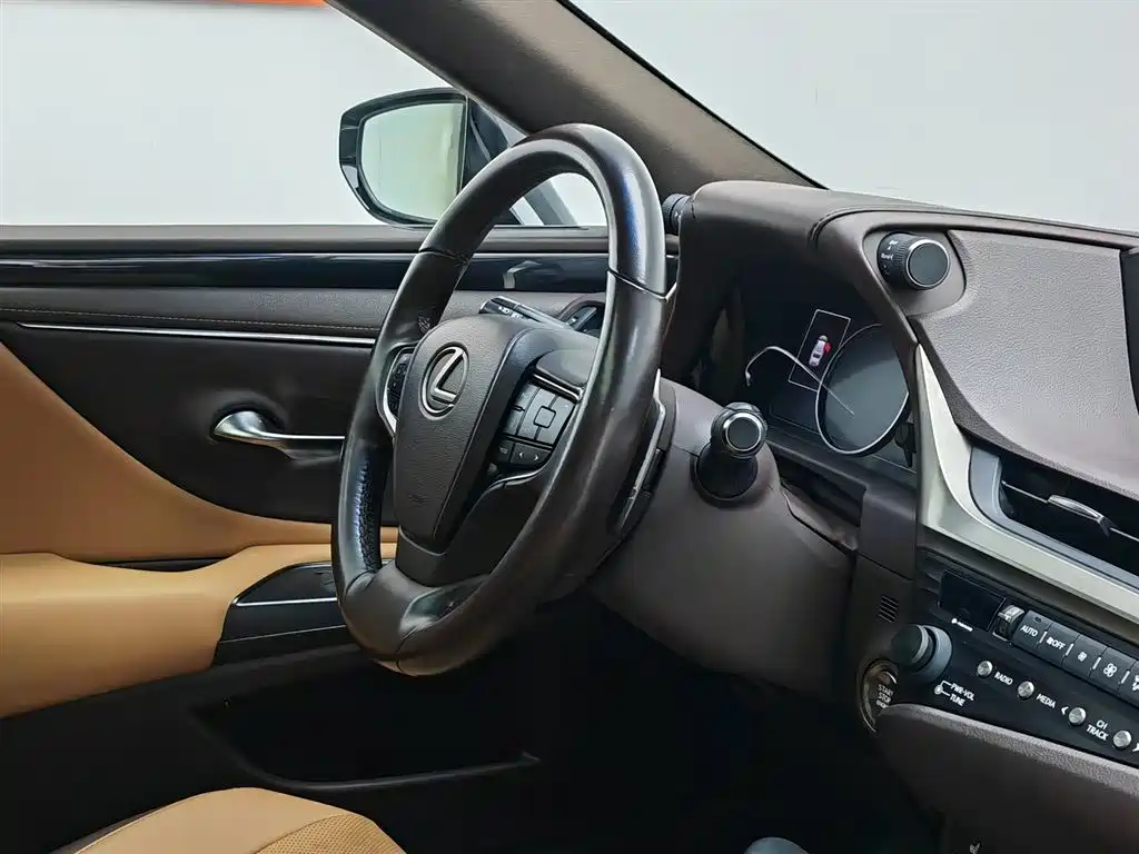 Lexus ES 2020 200 Excellence фото 22
