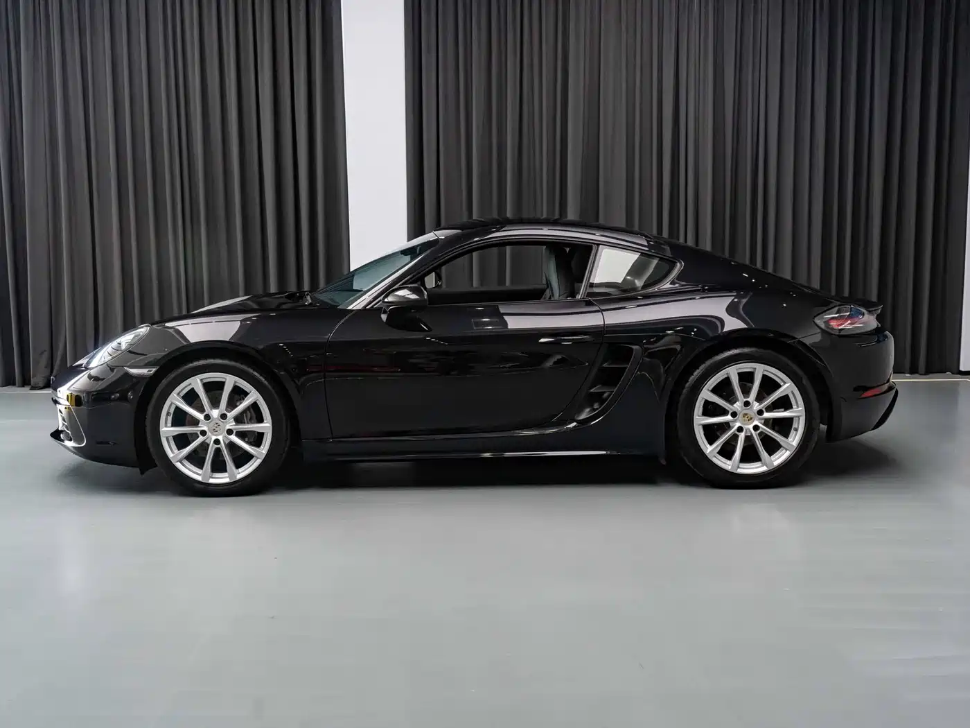 Porsche 718 2018 Cayman 2.0T фото 3