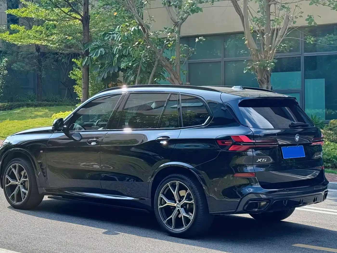 BMW X5 2023 xDrive 30Li Premium M Sport Black Night Package фото 4