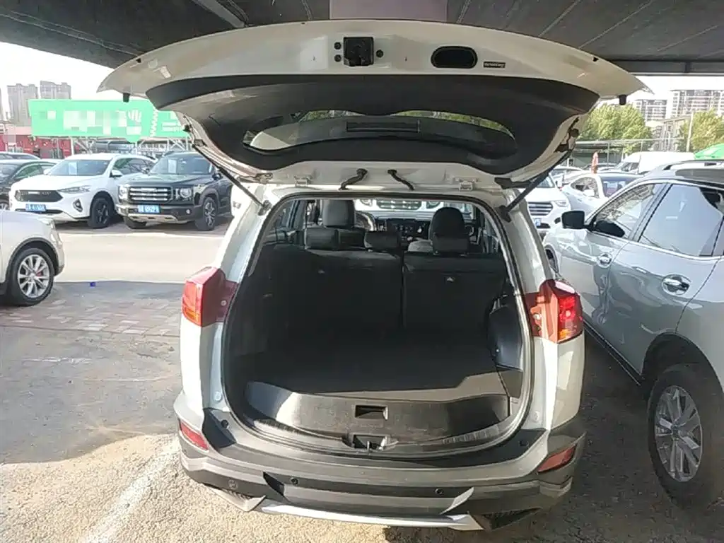 Toyota RAV4 Rongfang 2015 2.0L CVT 2WD Trend Edition фото 19