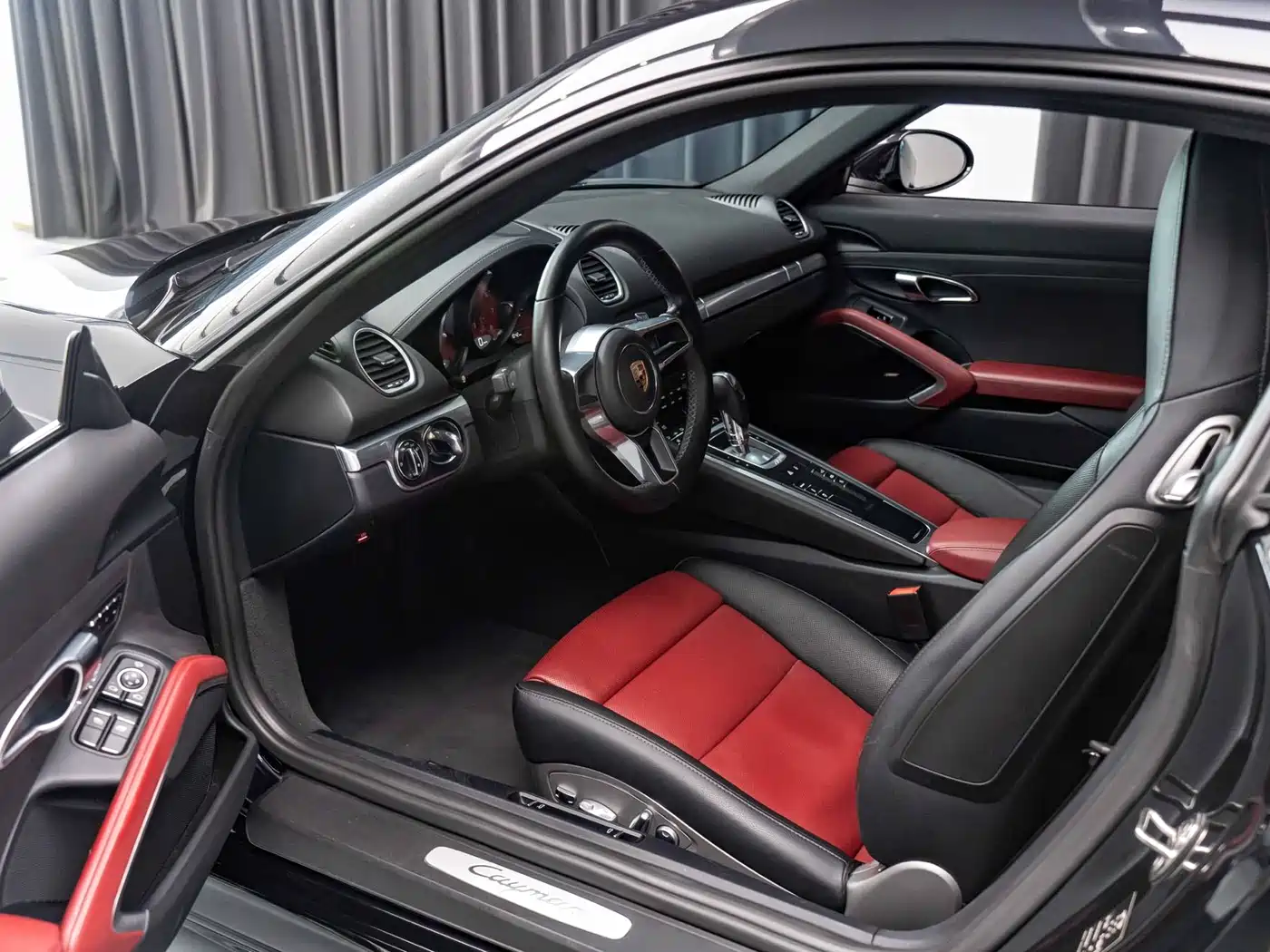 Porsche 718 2018 Cayman 2.0T фото 9